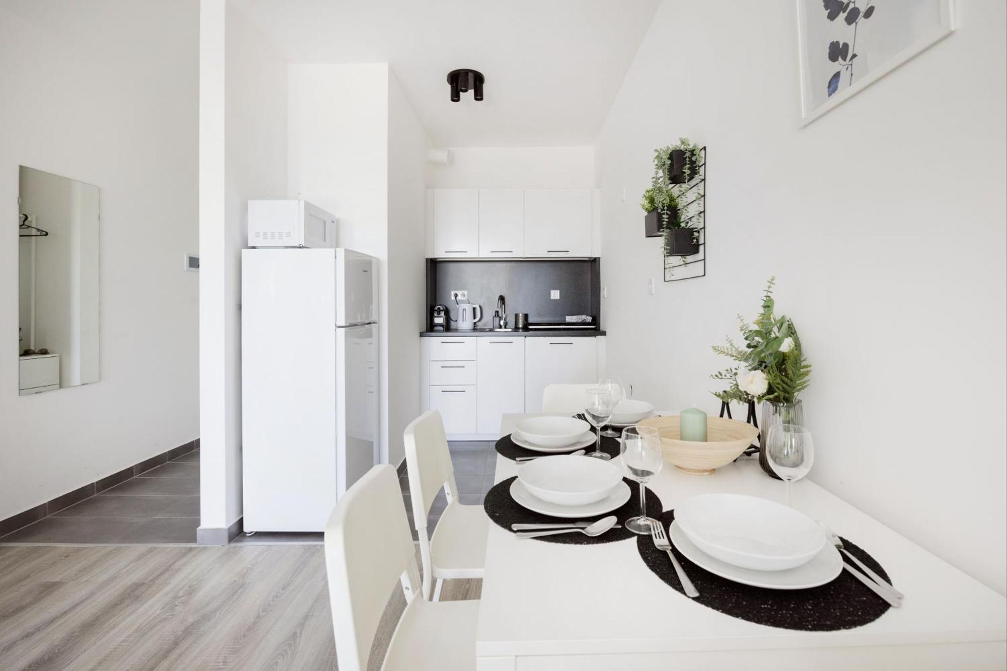 Modern Riverfront Apartment With Free Parking Budapeste Exterior foto